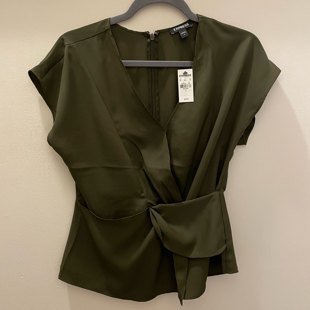 NWT Express top in olive green